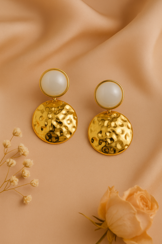 Aurea Drops – Pearl & Hammered Gold Statement Earrings