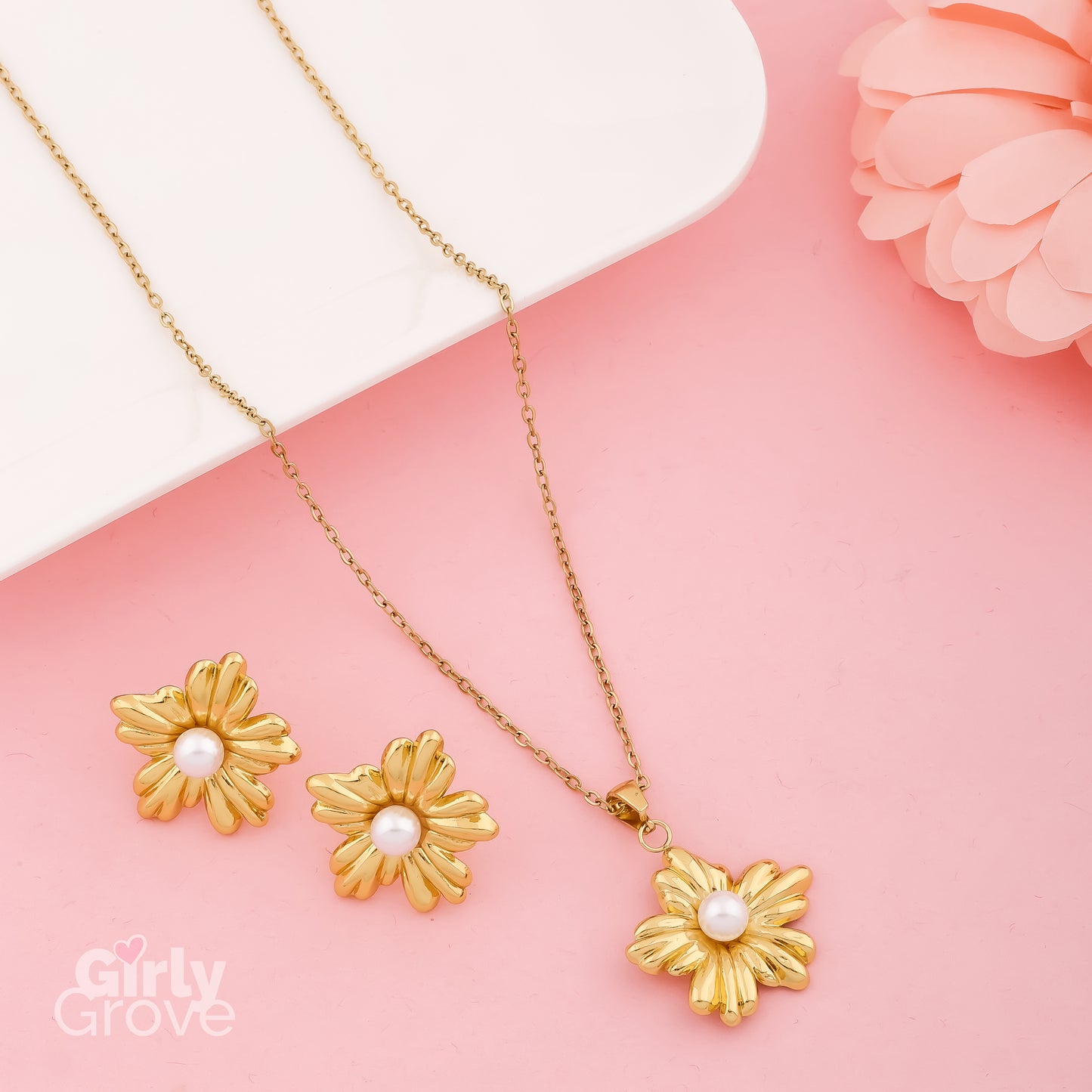 Bloom in Style with the Floral Charm Set 🌸
