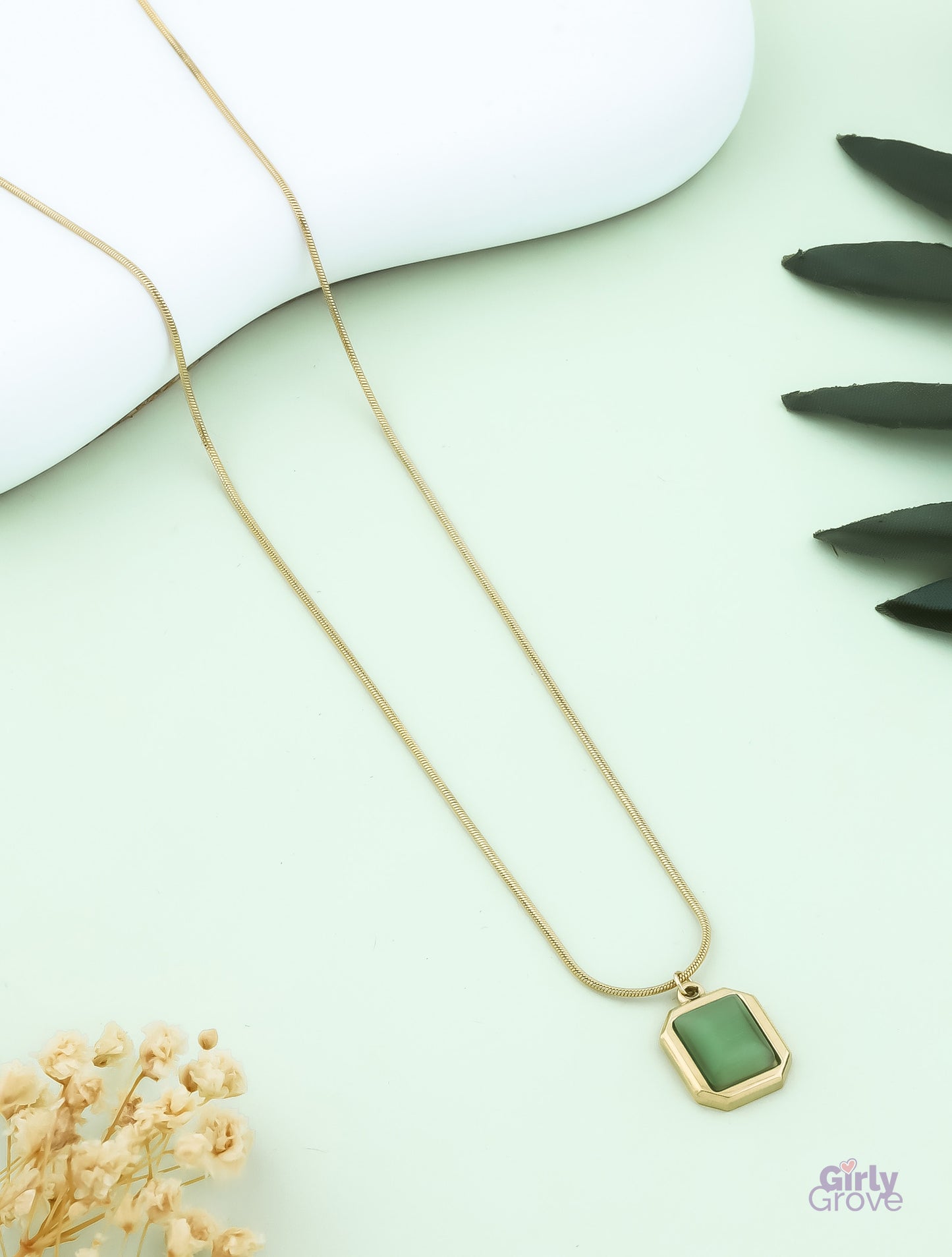 Emerald Glow Pendant Necklace