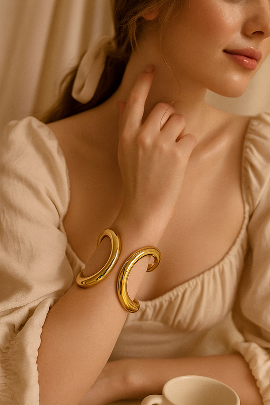 The Bold Curve Cuff – Sculpted to Stand Out