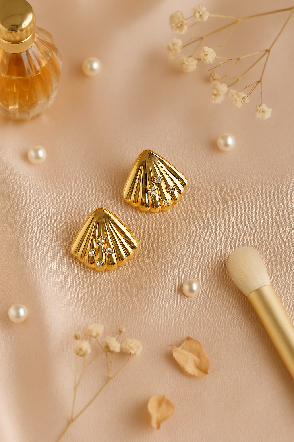 Oyster Glint – Shell Stud Earrings