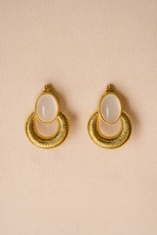 Solara Loop – Vintage Gold Oval Earrings