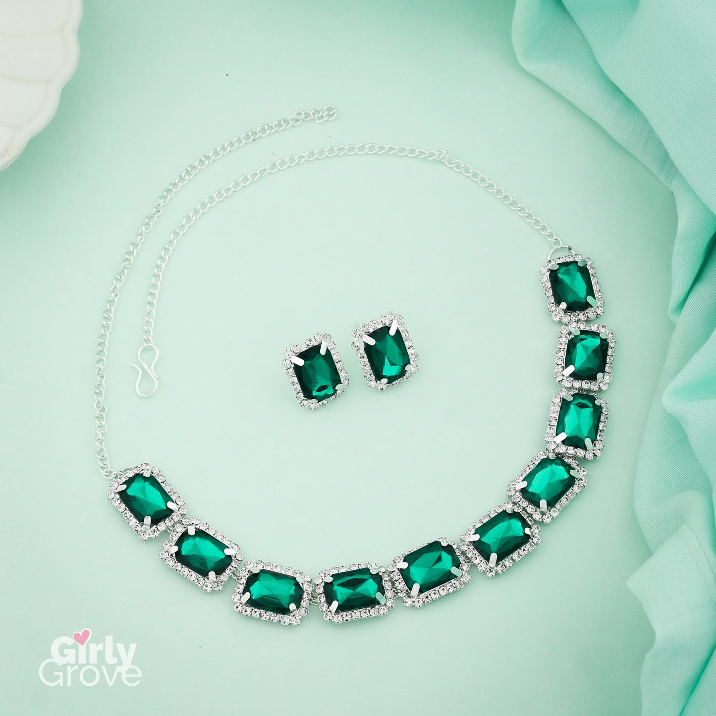 Emerald Elegance Necklace Set