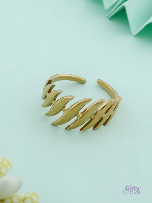 Golden Fern Wrap Ring – Adjustable Elegance