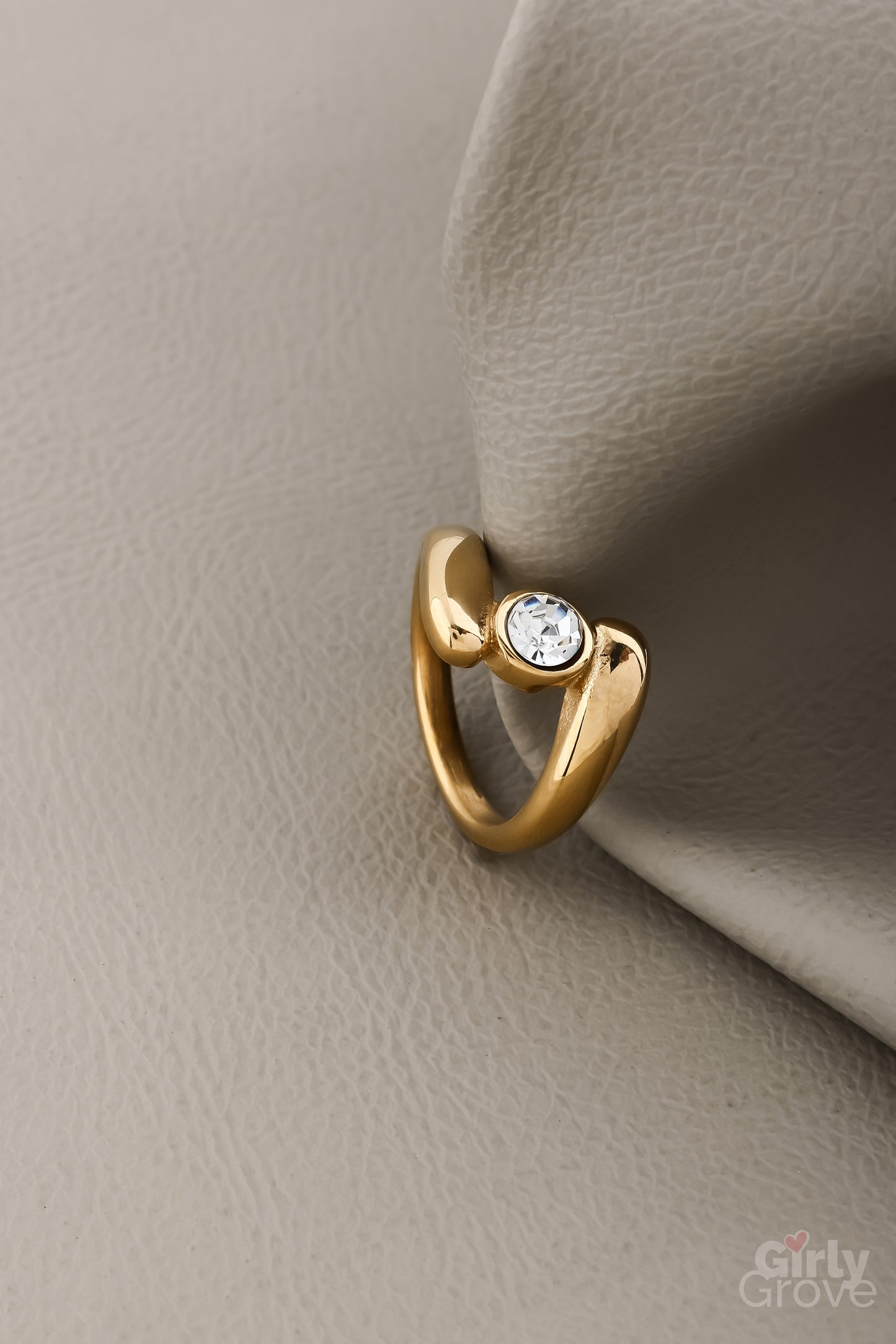 Elegant Gold Hug Ring