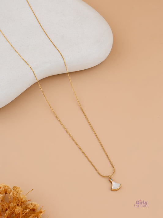 Daisy Bell Charm – Elegance in Every Curve