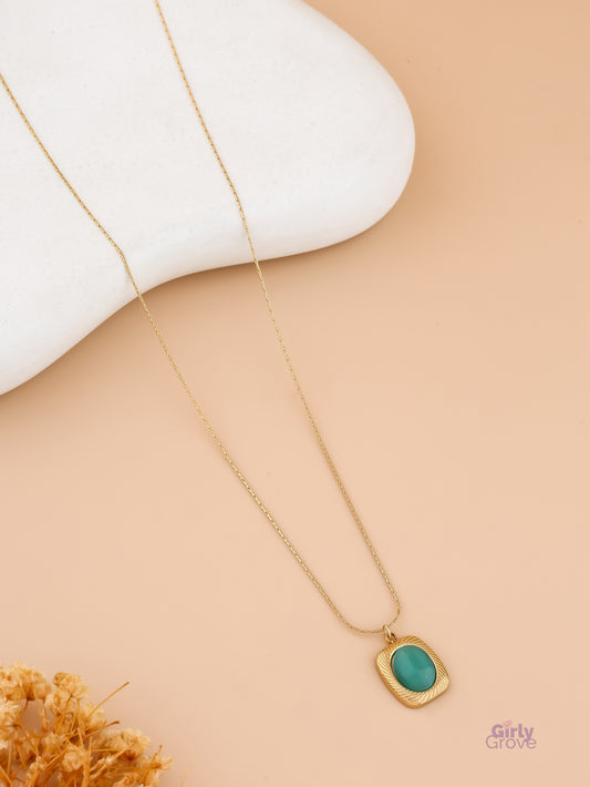 Golden Frame Mint Stone Pendant – Calm in a Chain