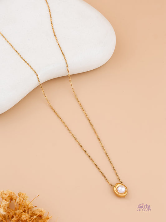 Golden Shell Pearl Necklace – Ocean in a Frame