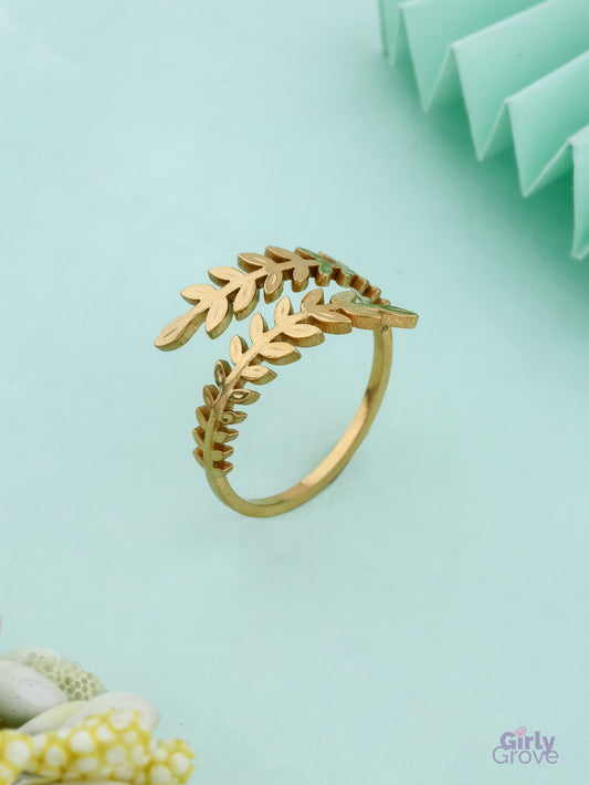 Golden Fern Ring – Adjustable Nature-Inspired Design
