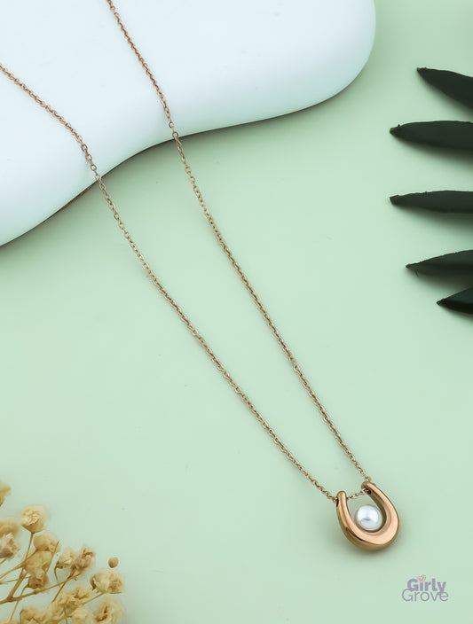 Lucky Charm Horseshoe Pearl Necklace