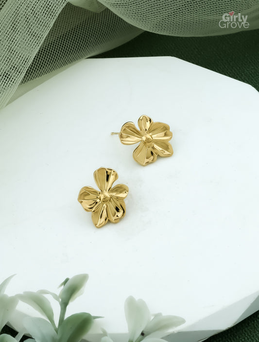 Golden Bloom Earrings – Nature’s Charm in a Statement Piece