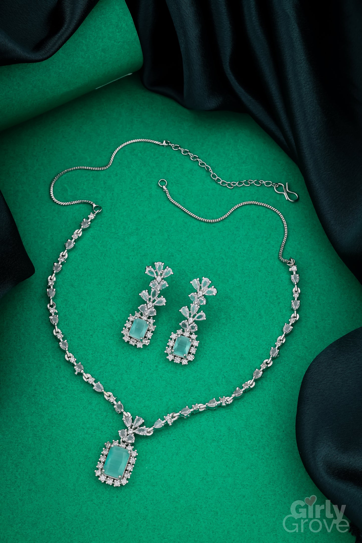 Aqua Glow Necklace Set