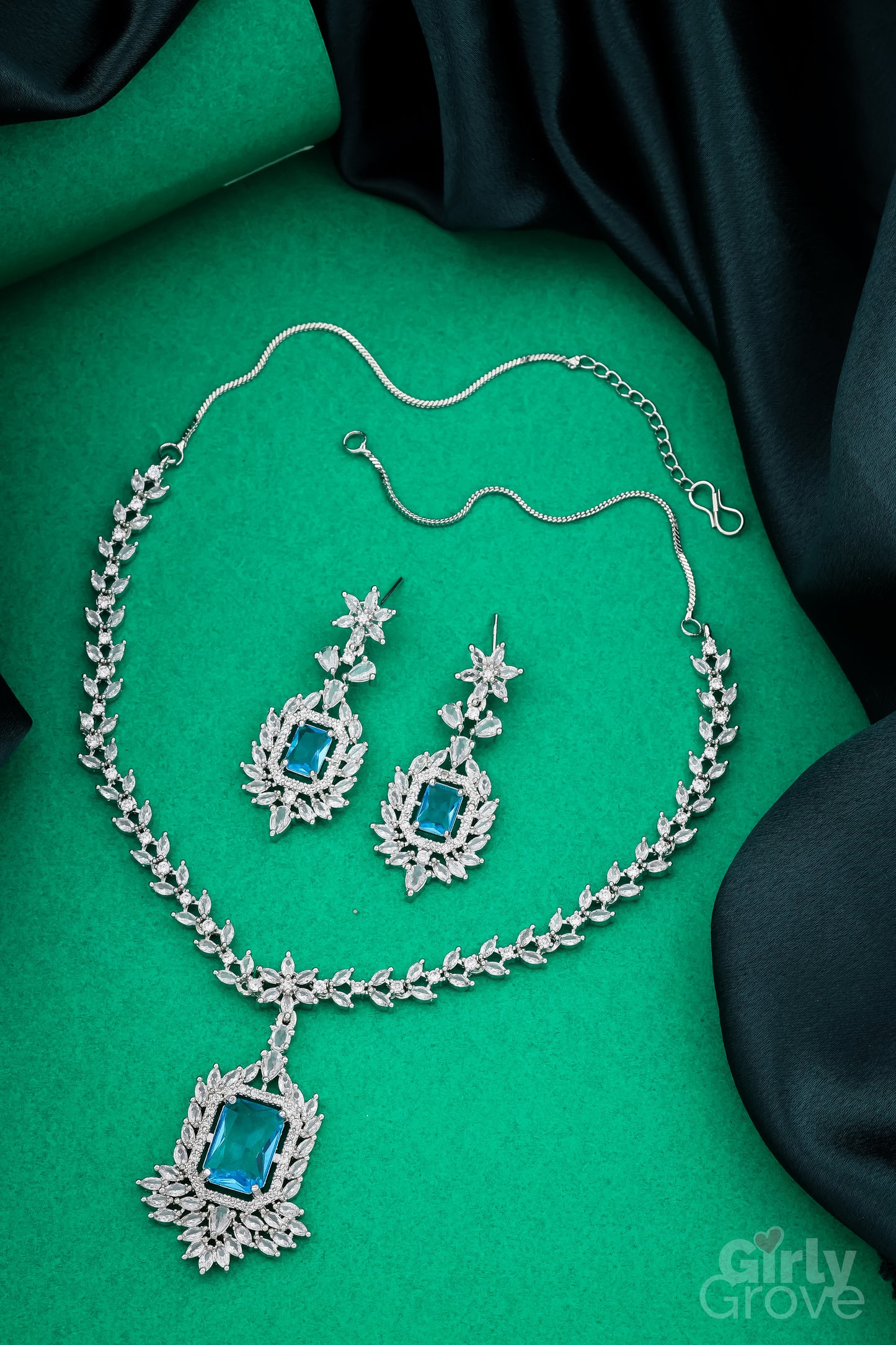 Ocean Royale Diamond Necklace Set