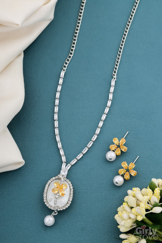 Sunlit Bloom Pearl Necklace Set