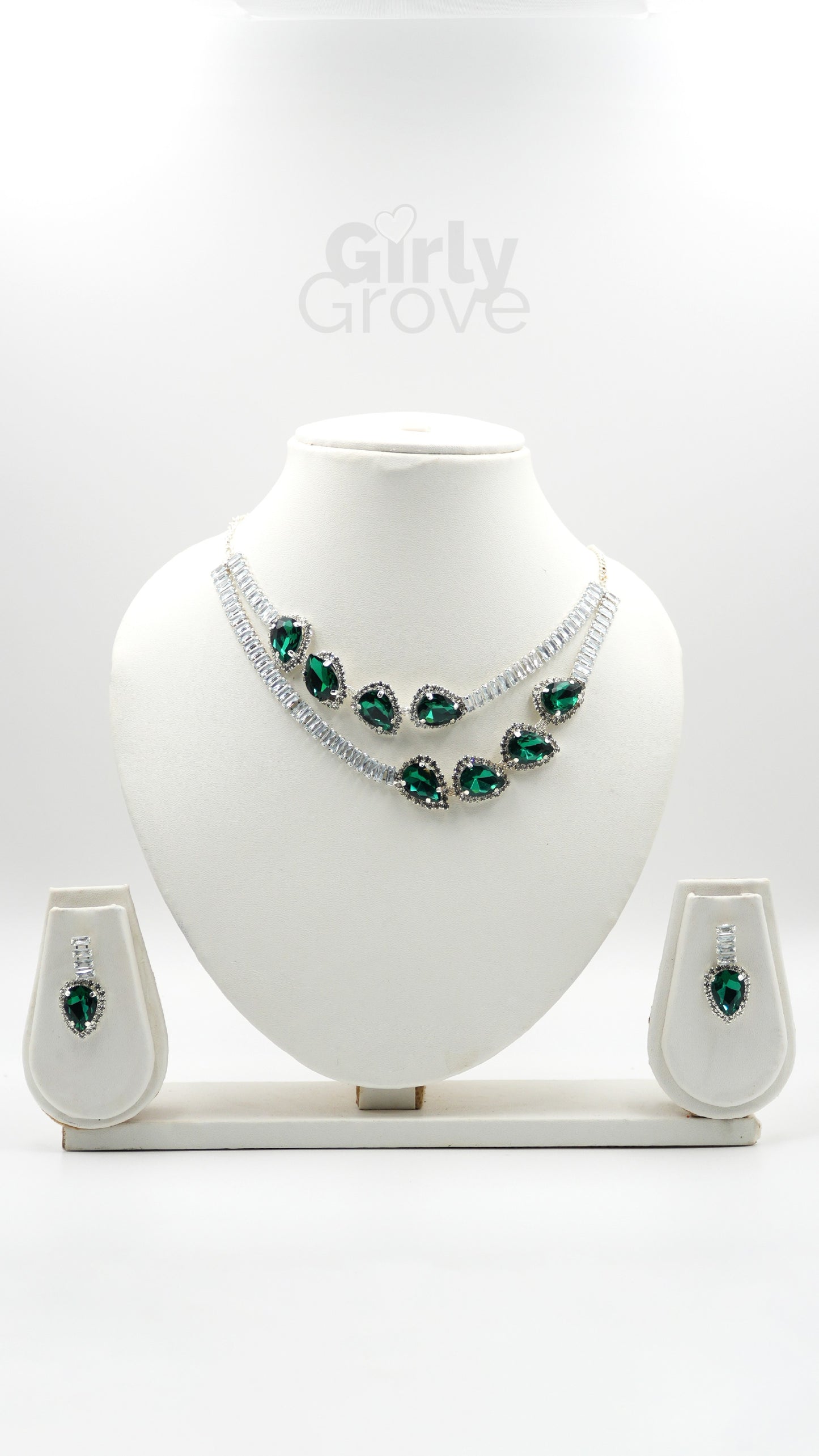 Graceful Green Teardrop Necklace Set