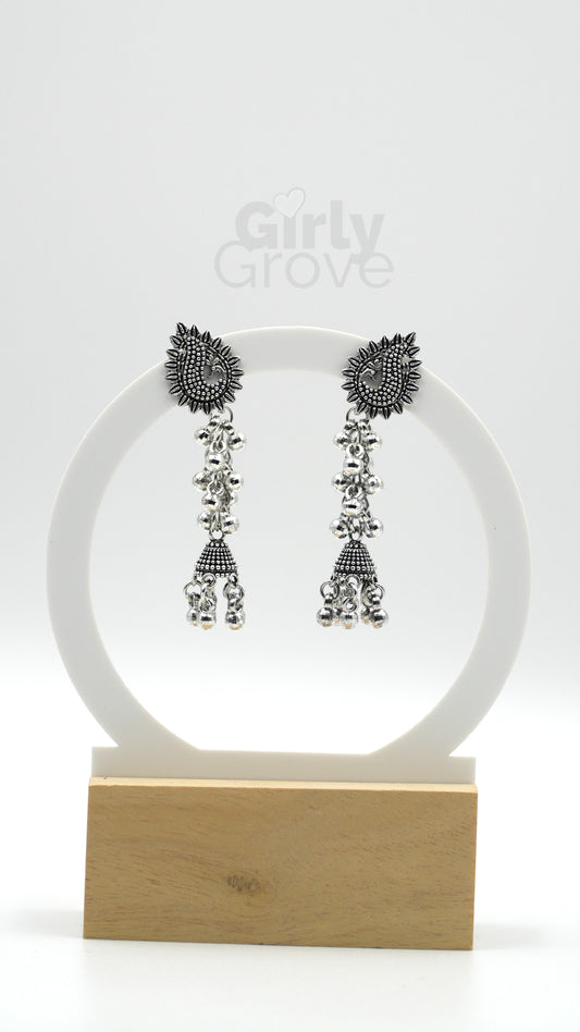 Antique Silver with detailed oxidized black finishing